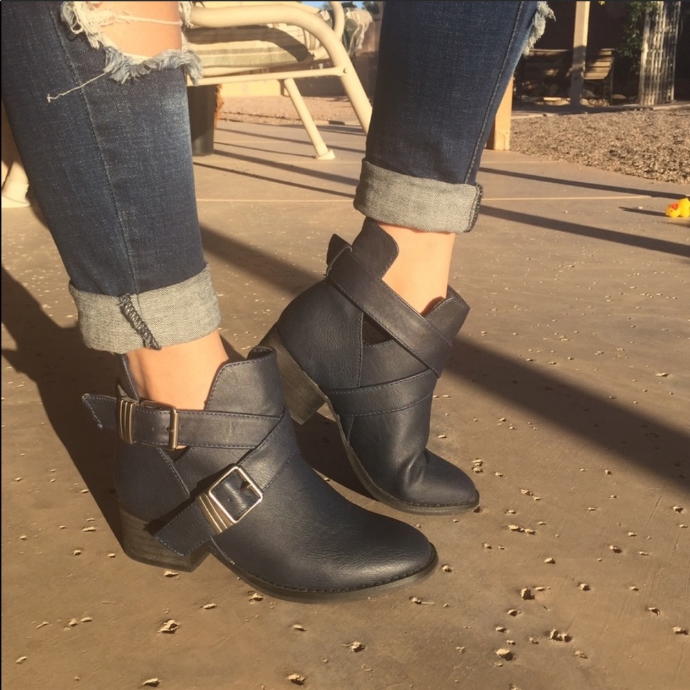 Breckelle’s Cut Out Ankle Boots in Dark Navy